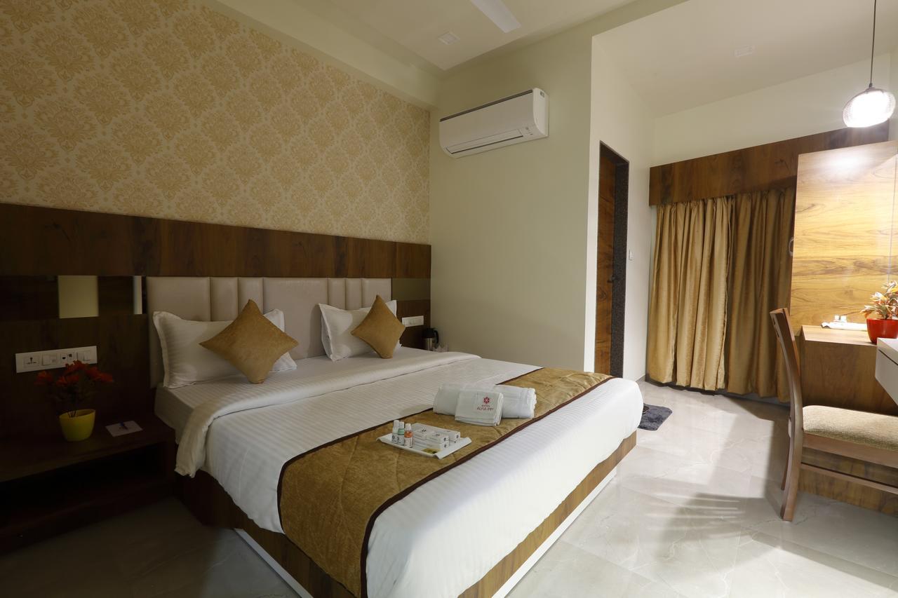 Hotel Alka Inn Ахмедабад Экстерьер фото